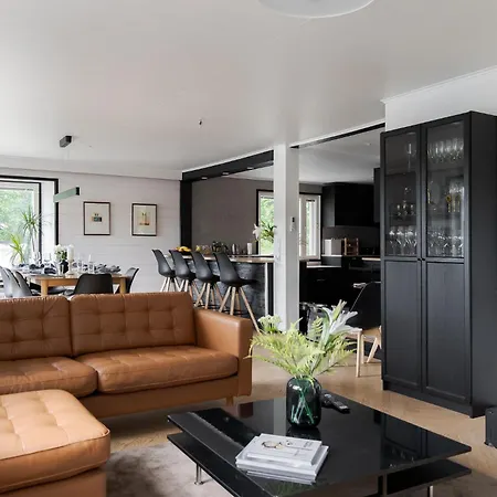 Villa Gaia! - Luxury With Jacuzzi And Close To Trainstation 10 Minutes From City! 1,5 To Helsinki