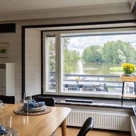 Villa Gaia! - Luxury With Jacuzzi And Close To Trainstation 10 Minutes From City! 1,5 To Helsinki