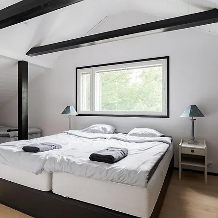 Villa Gaia! - Luxury With Jacuzzi And Close To Trainstation 10 Minutes From City! 1,5 To Helsinki *