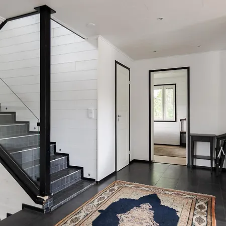 Villa Gaia! - Luxury With Jacuzzi And Close To Trainstation 10 Minutes From City! 1,5 To Helsinki