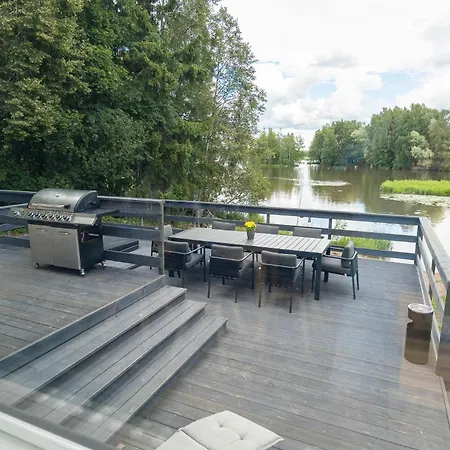 Βίλα Gaia! - Luxury With Jacuzzi And Close To Trainstation 10 Minutes From City! 1,5 To Helsinki