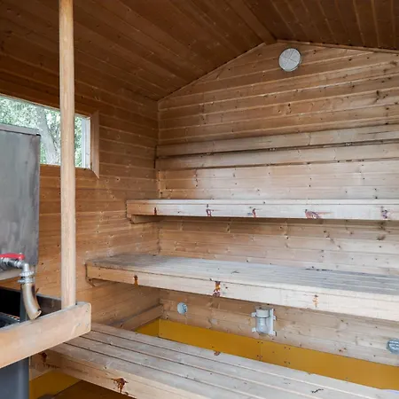 Βίλα Gaia! - Luxury With Jacuzzi And Close To Trainstation 10 Minutes From City! 1,5 To Helsinki *